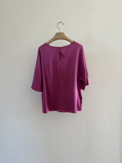 Alternative view of BLUSA NIU'